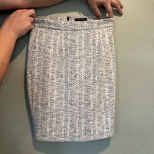Banana republic black and white textured knee length skirt